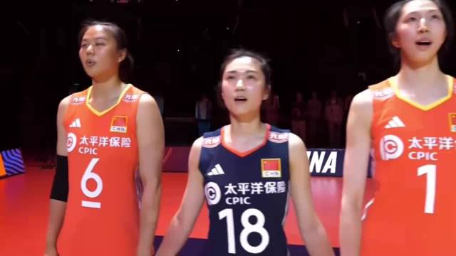 星空体育app下载-费德勒技术犯规送分，中国女排主帅怒摔战术板！