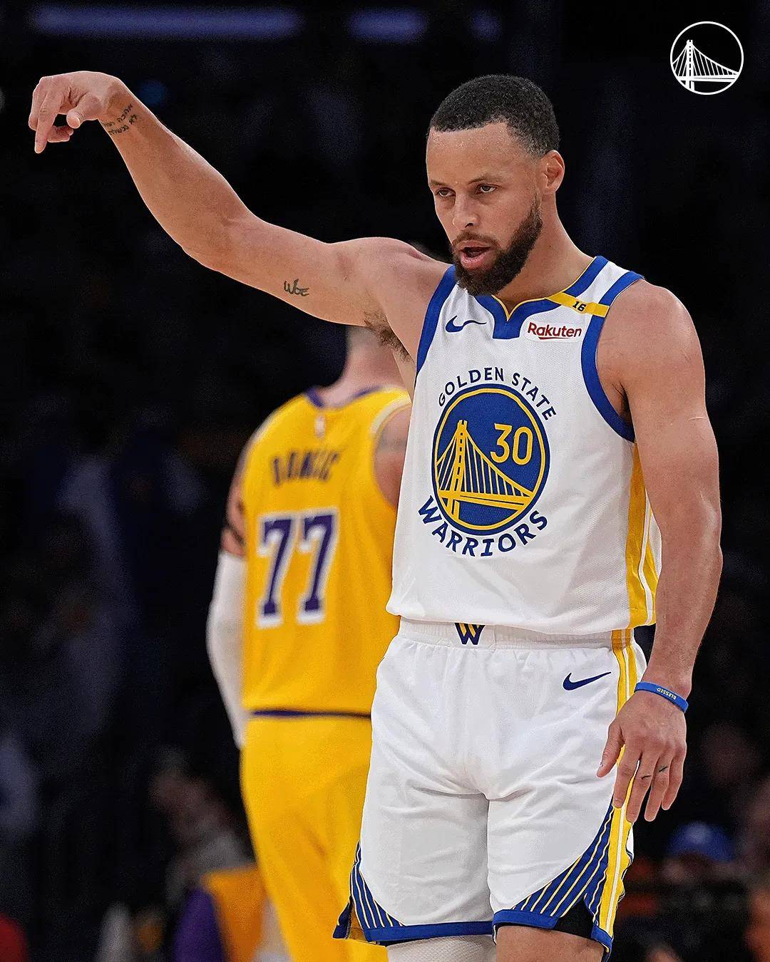 星空体育app下载-詹姆斯焦点对战，库里与80激战DWG分钟，大比分获胜胜负难料！